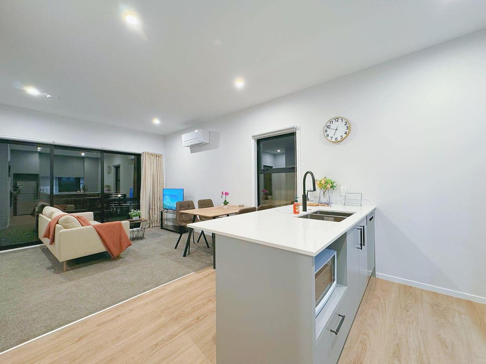 Modern & Stylish 3 Bedroom At Lowerhutt Lower Hutt Exteriör bild